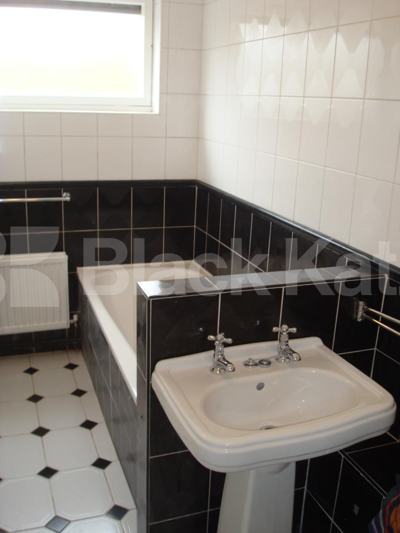 			New Instruction, 3 Bedroom, 1 bath, 1 reception Flat			 Airdrie close, Caledonian road / Kings cross